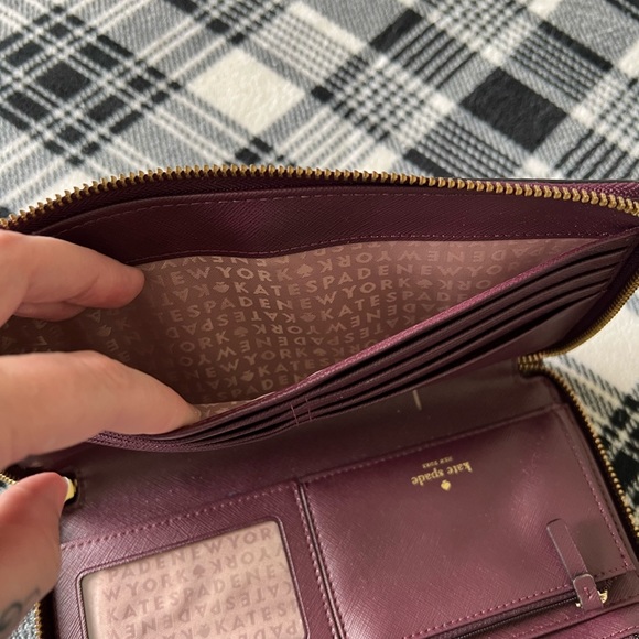 Kate Spade Travel Wallet - Picture 4 of 5
